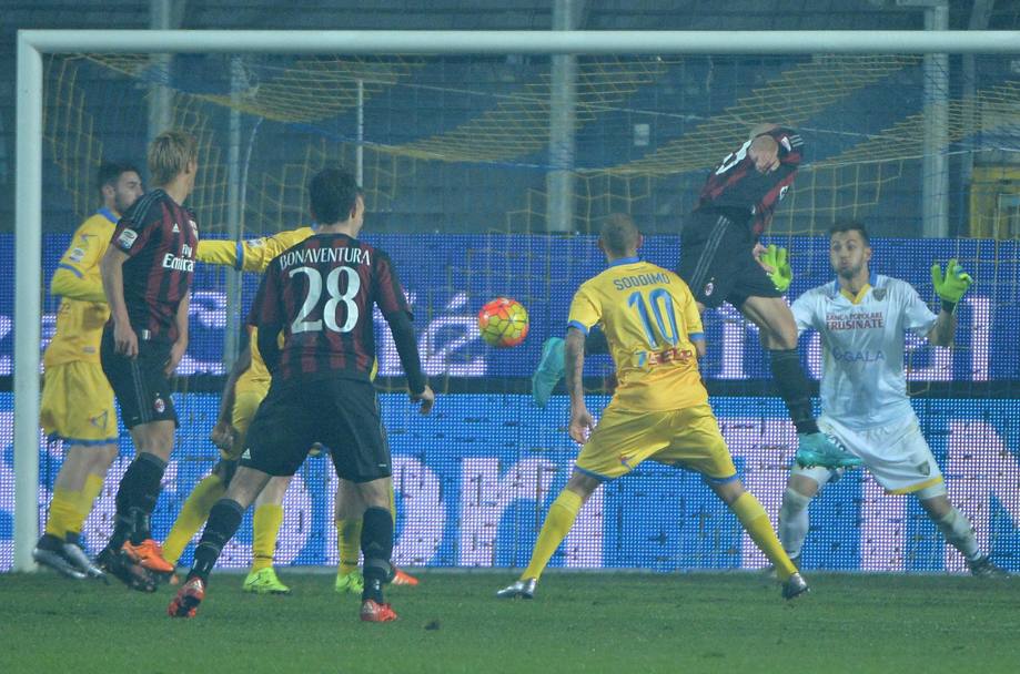 Alex firma il tris di testa: Frosinone-Milan 1-3. Ansa